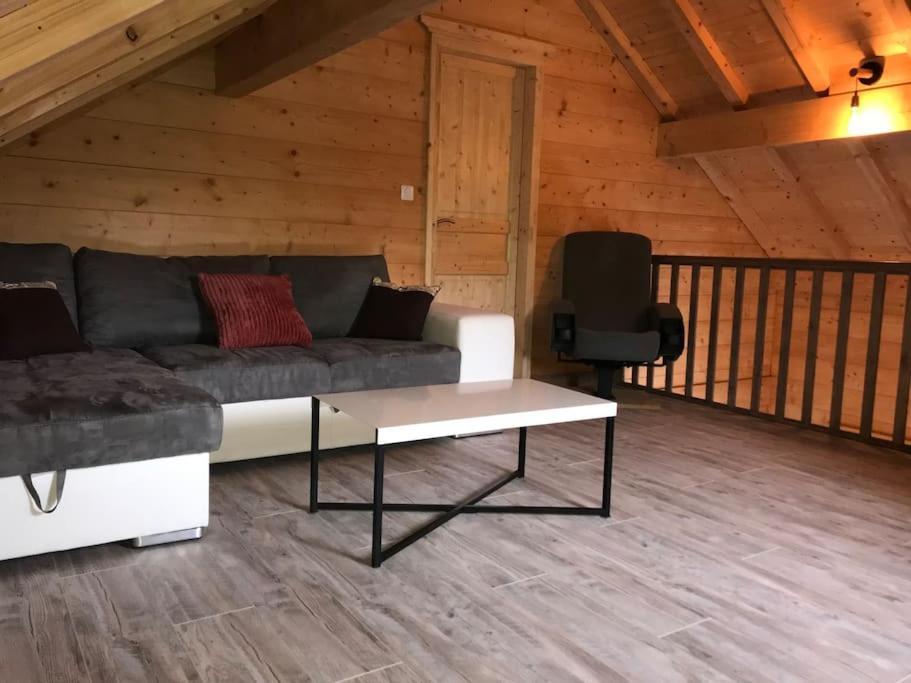 Forest Jura Lodge - Chalet De La Vache Alieze Bagian luar foto